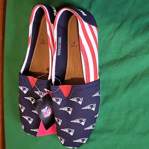 Womens Navy Blue / Red / White New England Patriots Canvas Shoes - Picture 4 of 6